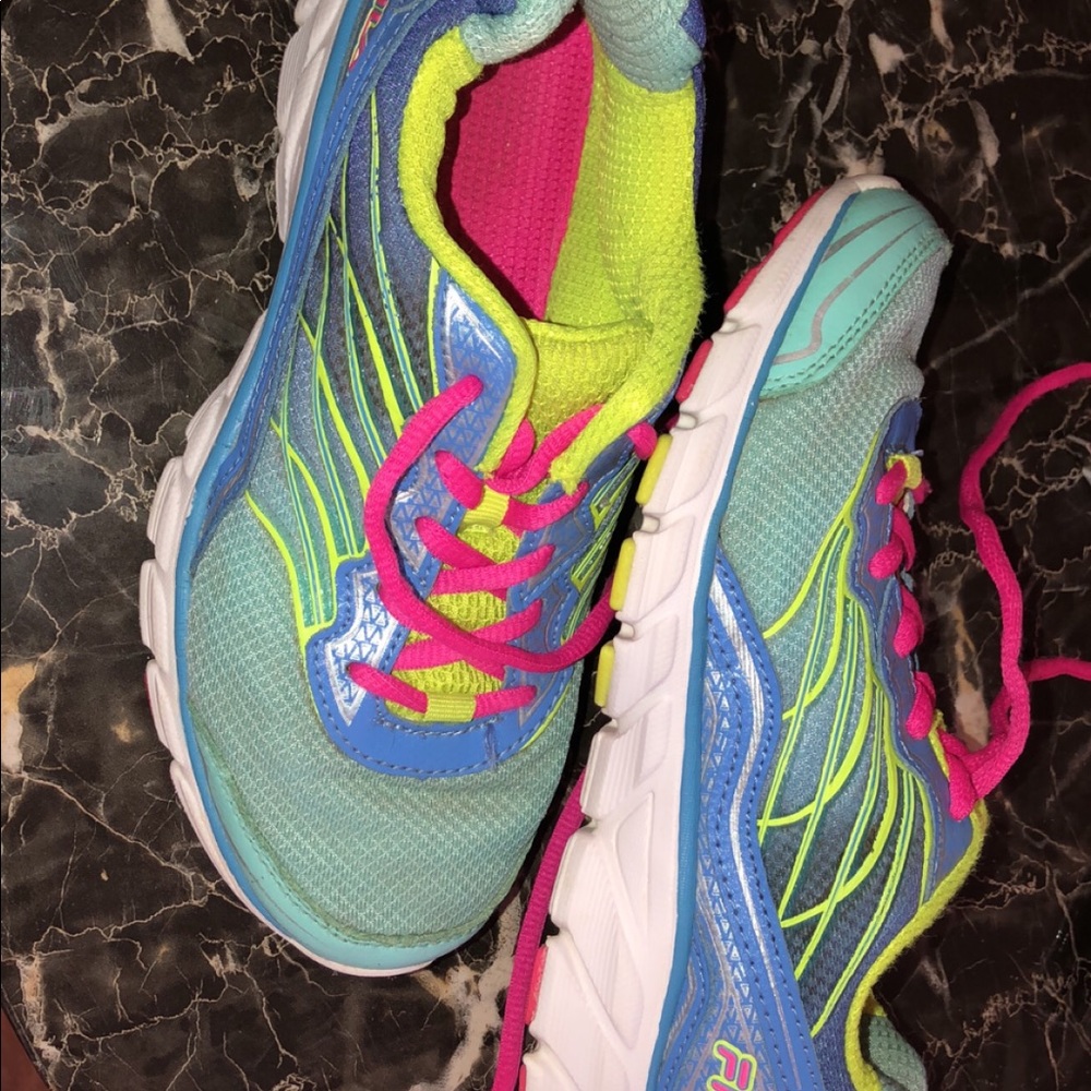 Girls tennis shoes.